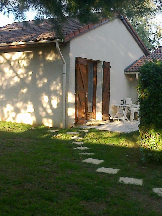 Bed and Breakfast Les écureuils Tramoyes Exterior foto